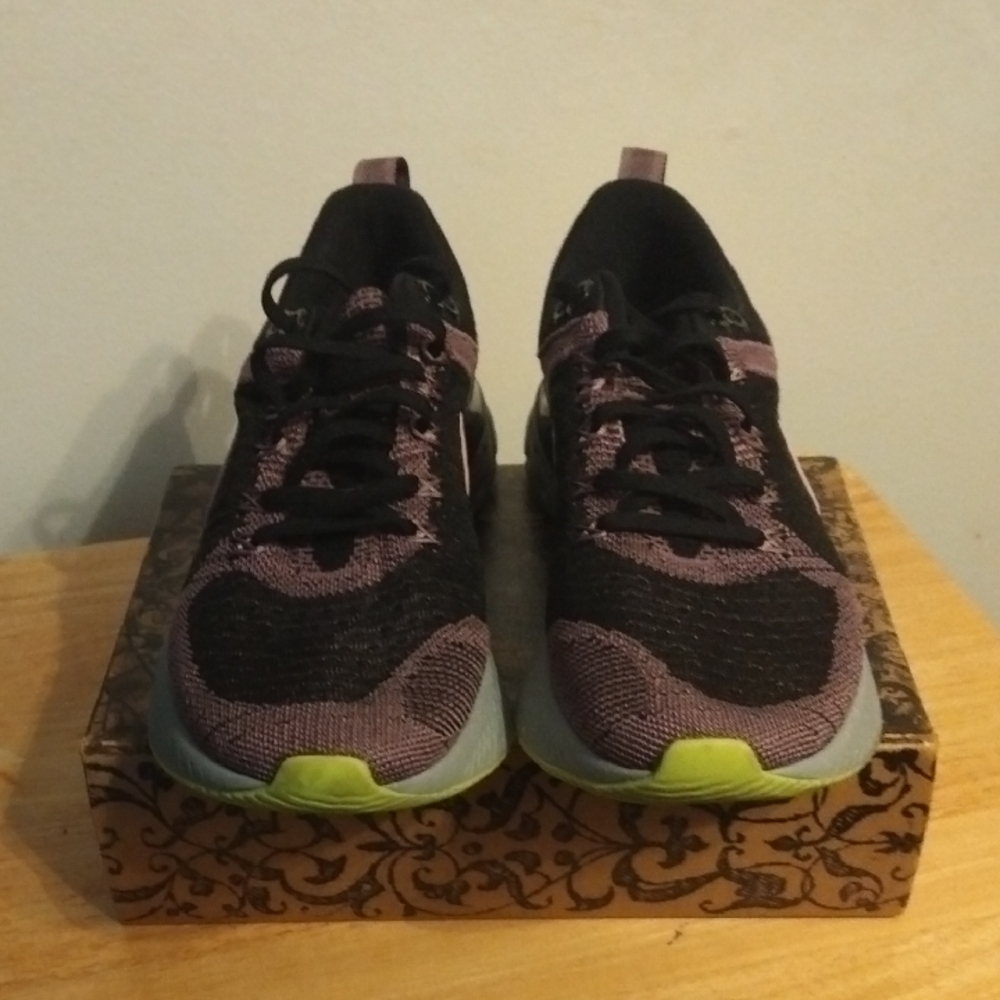 Nike Women's Black and Mauve Knit Running Shoes with Lime Accent